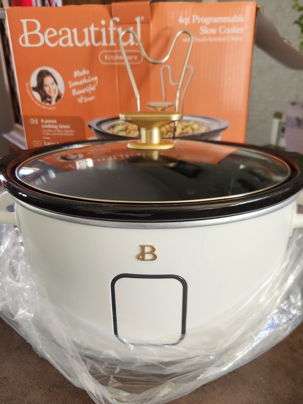 Beautiful by Drew 4Qt Slow Cooker, White Icing Touch-Activated Programmable